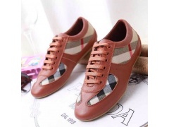 探索时尚商机 巴宝莉风格平底鞋批发与微信代理招募全攻略